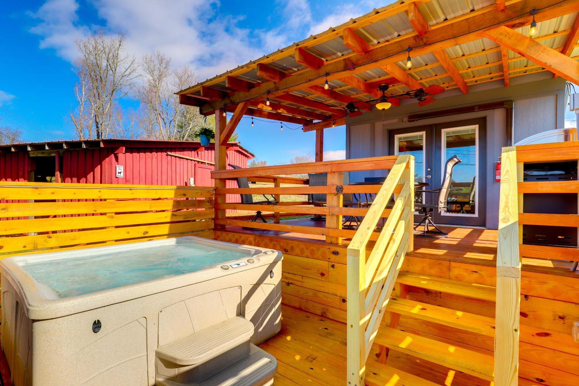 Marshall Studio With Loft, Hot Tub And Views! Kültér fotó
