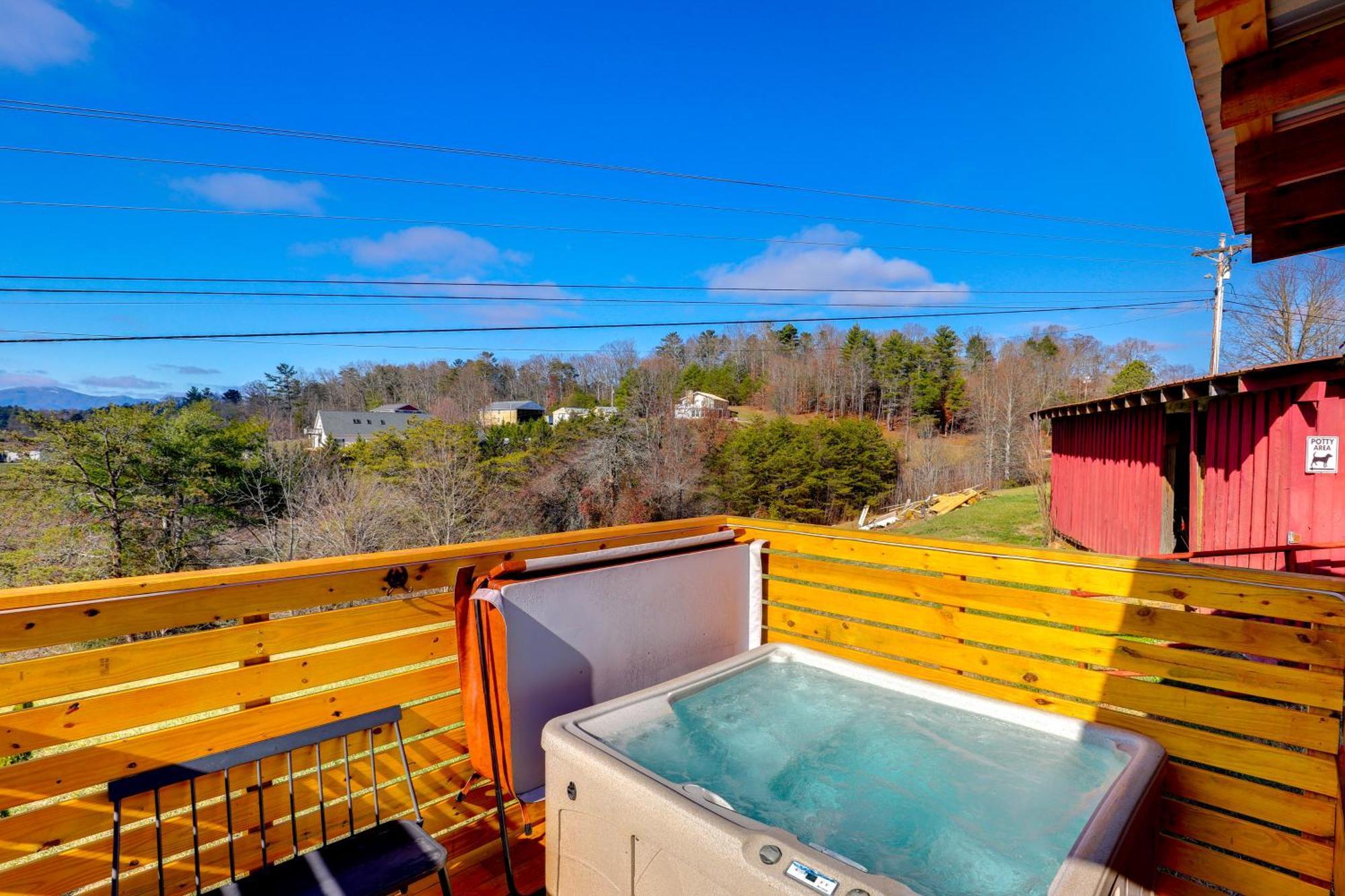 Marshall Studio With Loft, Hot Tub And Views! Kültér fotó